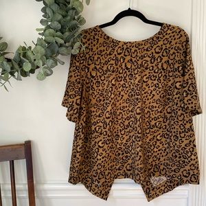 Ava + Viv Leopard Print top size 1X